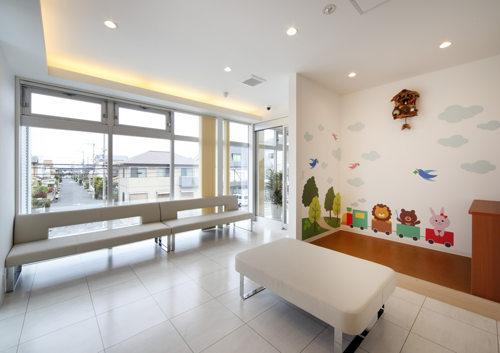寺嶋・塚田こどもクリニック様（2F）みづほ歯科様 待合室
